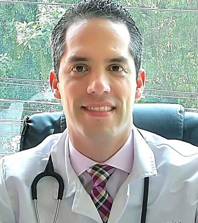 Médico ginecólogo Lester Velasquez